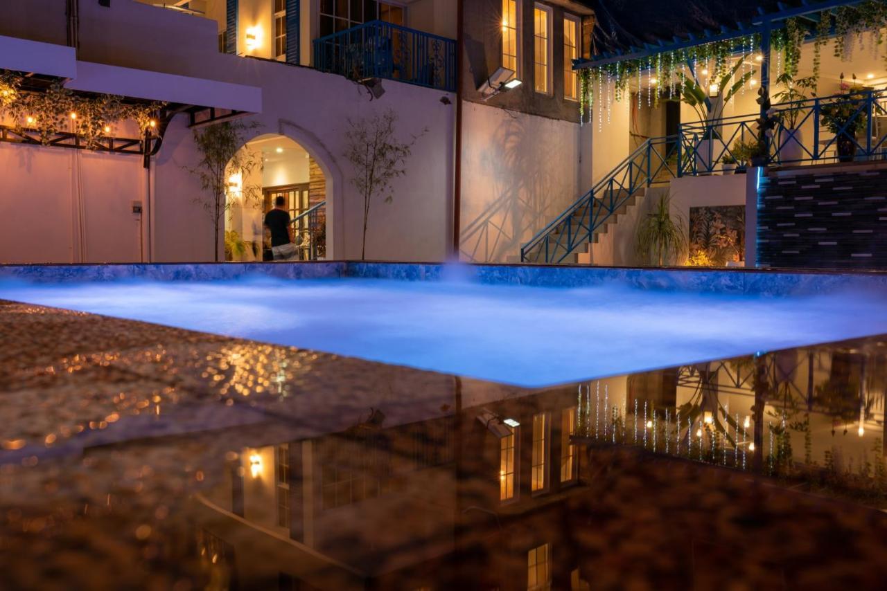 Bernese Resort Hotel Powered By Cocotel Ligao Buitenkant foto