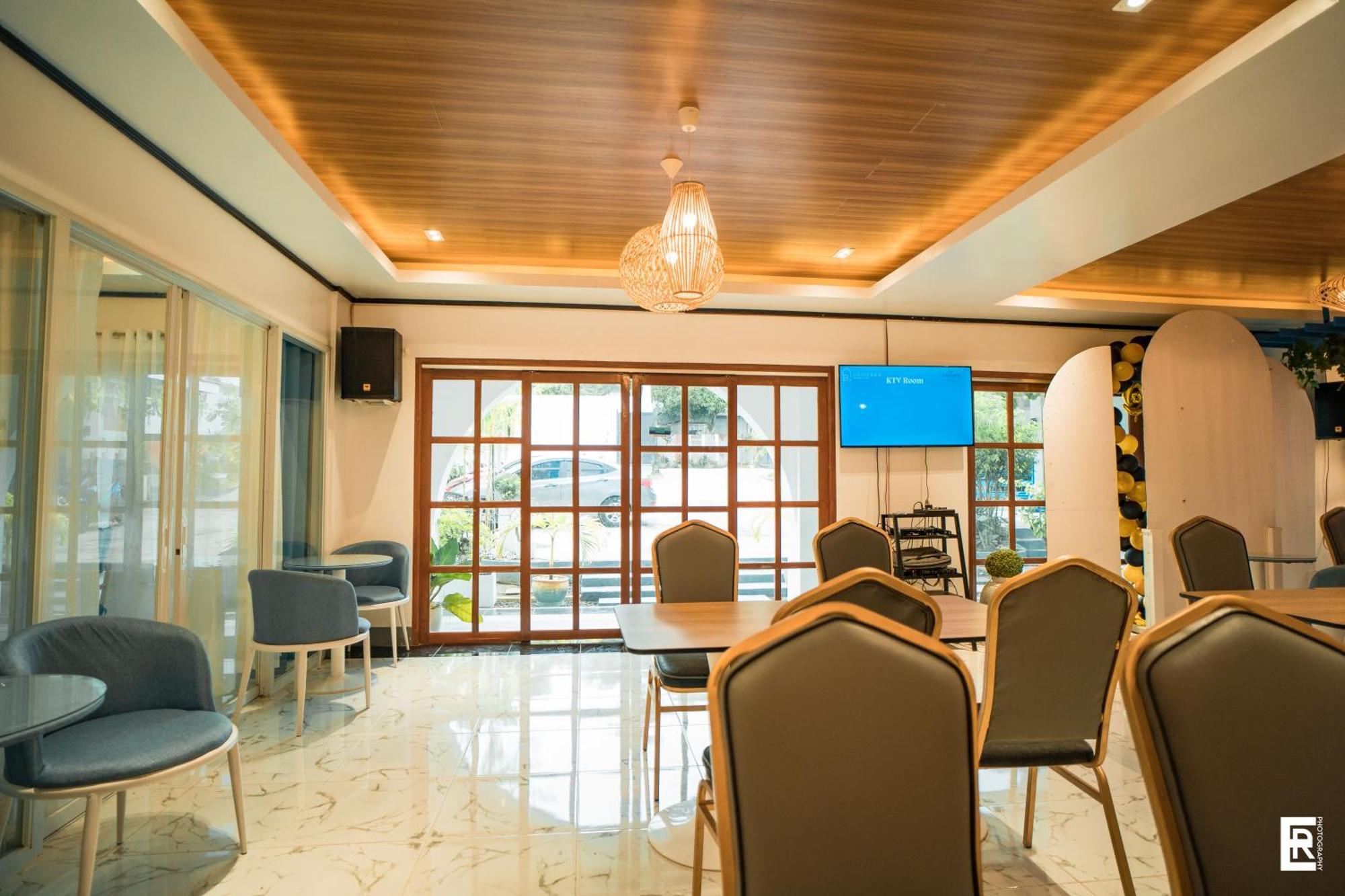 Bernese Resort Hotel Powered By Cocotel Ligao Buitenkant foto