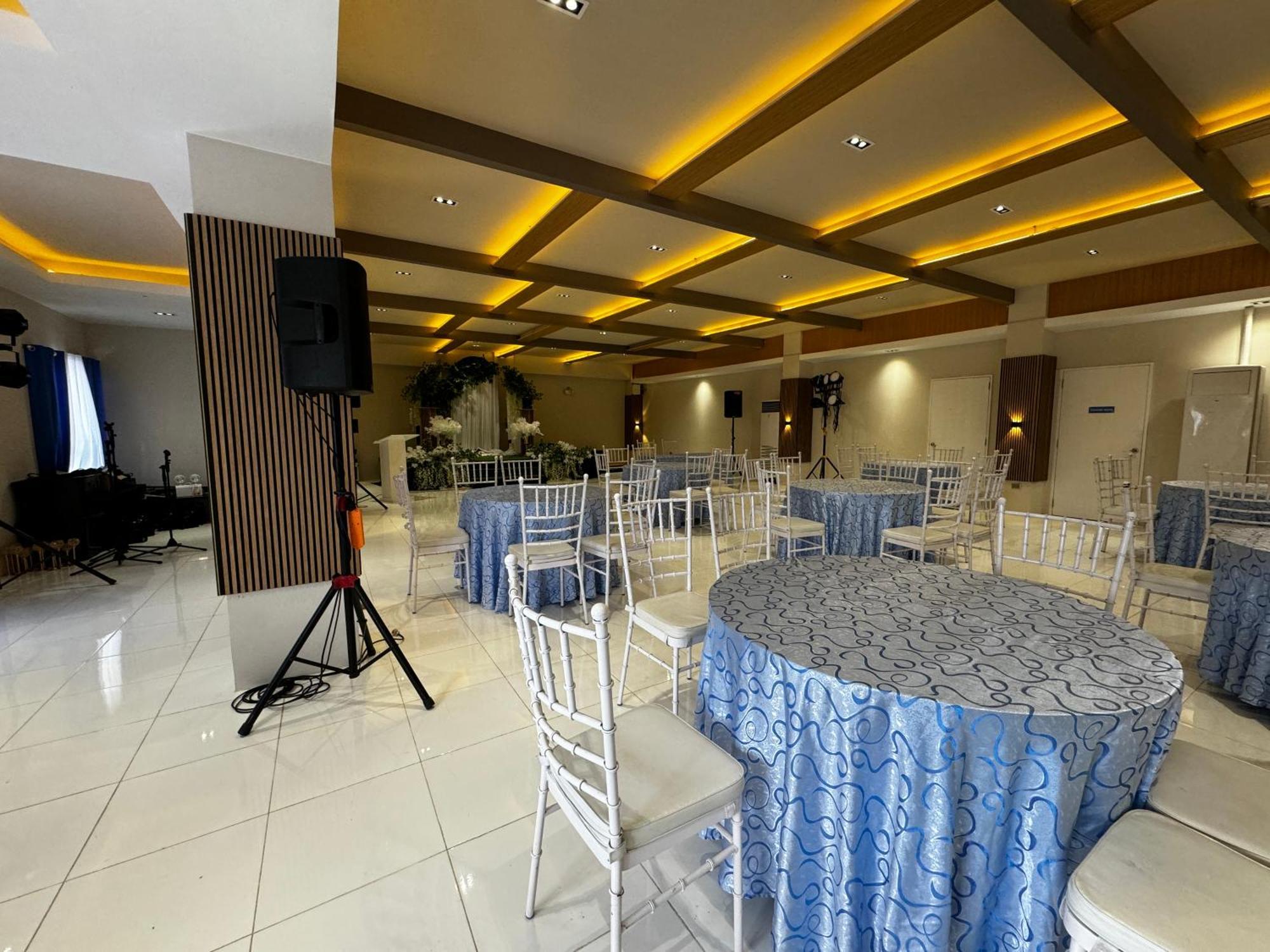 Bernese Resort Hotel Powered By Cocotel Ligao Buitenkant foto