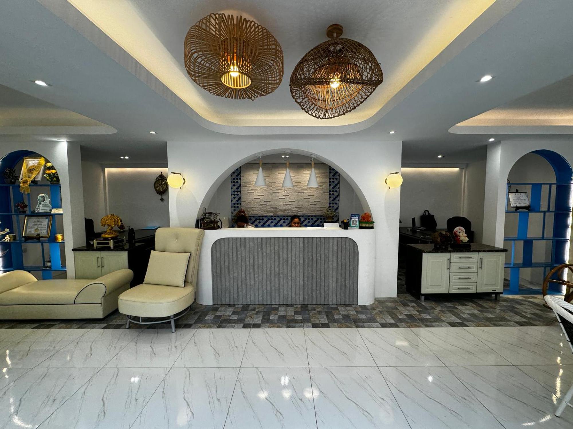 Bernese Resort Hotel Powered By Cocotel Ligao Buitenkant foto