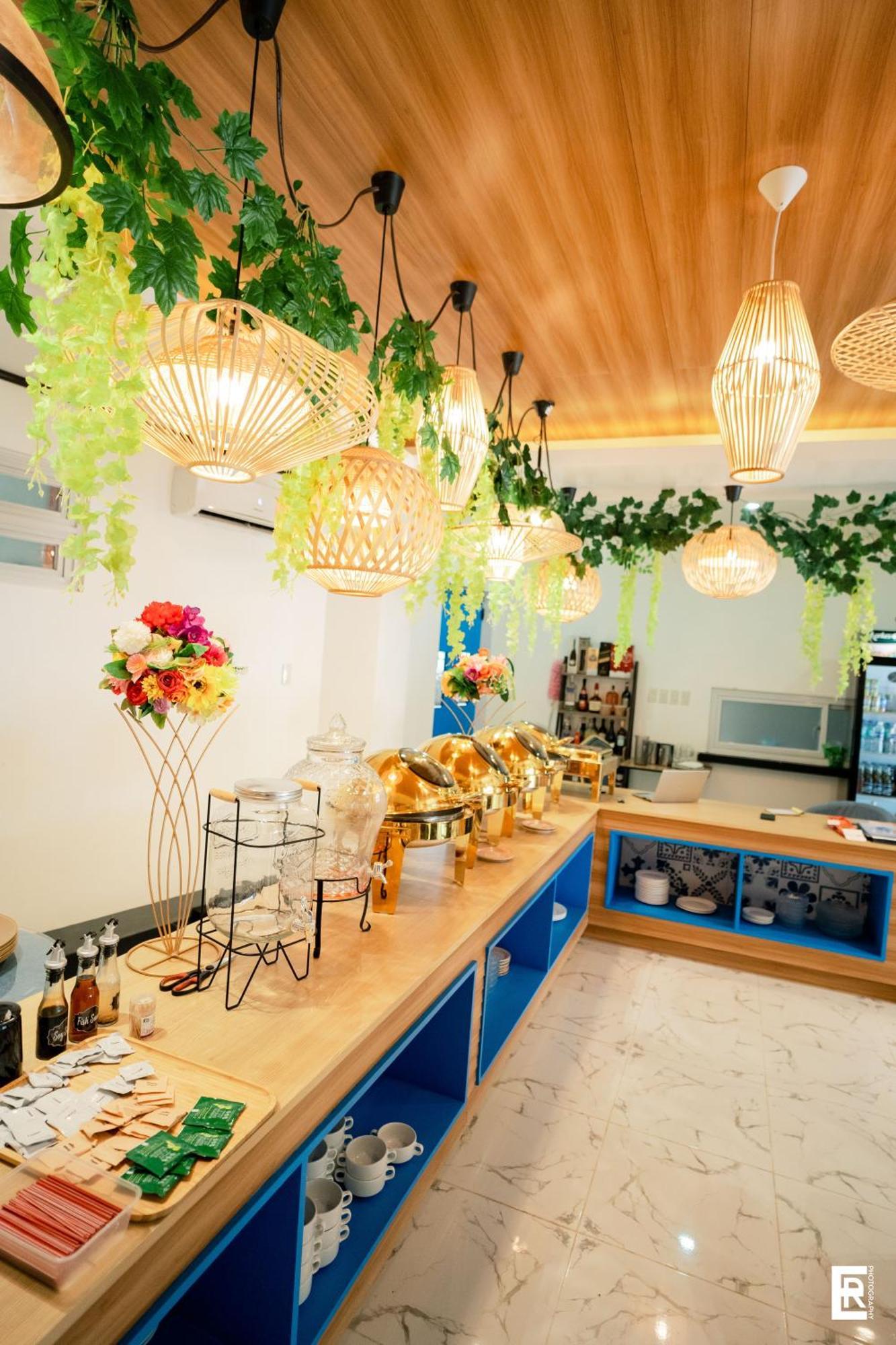 Bernese Resort Hotel Powered By Cocotel Ligao Buitenkant foto