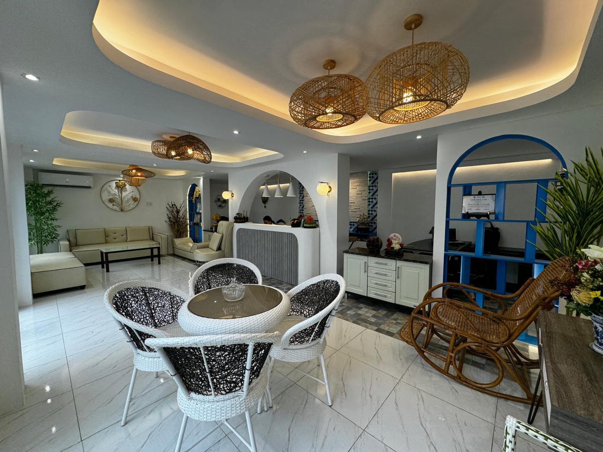 Bernese Resort Hotel Powered By Cocotel Ligao Buitenkant foto